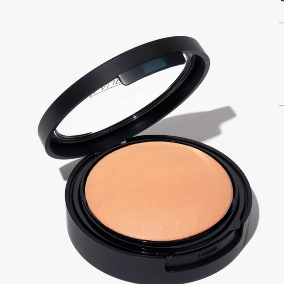 Laura Geller Double Take Baked Full Coverage Foundation, Shade Medium, NEW - Picture 1 of 2